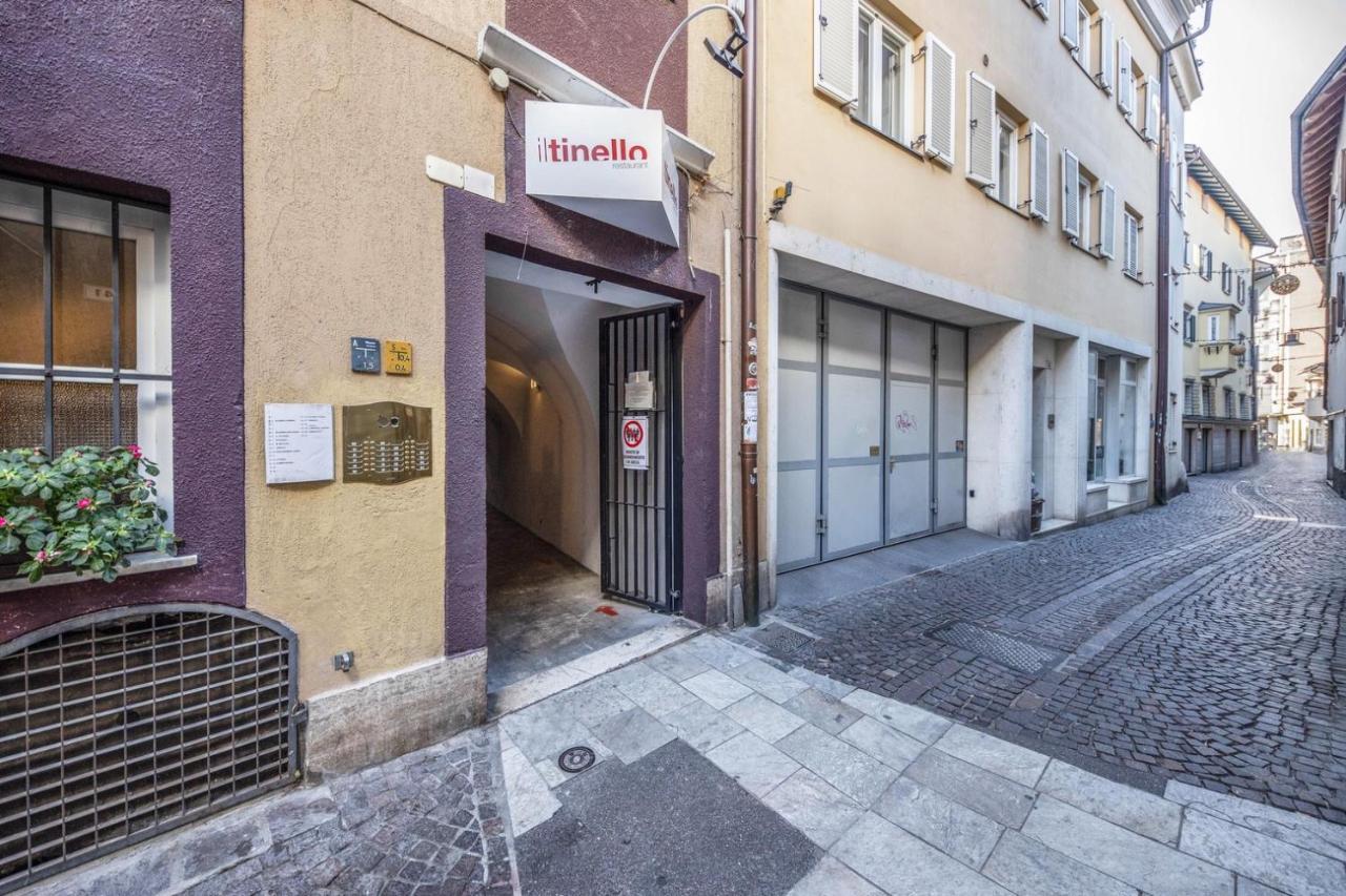 Life Room Bolzano Bagian luar foto